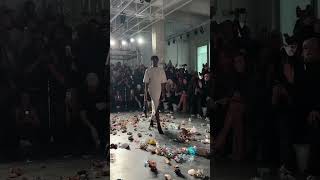 The trashiest show at Milan Fashion Week? 🥧 🍌  #fashionweek #AVAVAV