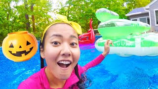 Halloween Science Experiment for Kids in Pool | Ellie Learns Float or Sink