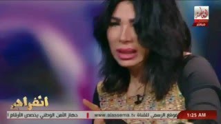 شاهد.. لحظة  انهيار غادة إبراهيم وسقوطها على الأرض ببرنامج انفراد