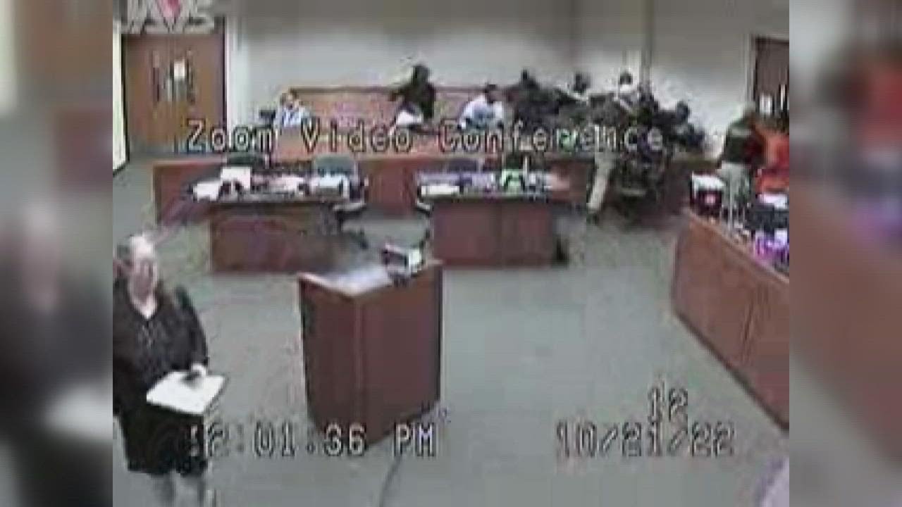 Louisville Judge Yells For Help As Brawl Breaks Out In Courtroom - YouTube