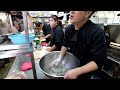 注文が殺到する爆量ガツ盛り町中華を営む鉄人職人の１日に密着丨Egg Fried Rice - Wok Skills in Japan