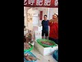 來了一位超正美女主播 身材超級火辣 low priced seafood auction master