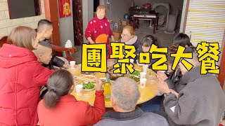 閨蜜們都回來了，雯雪媽媽做了一桌農家菜招待，提前過小年【90後寶媽雯雪】