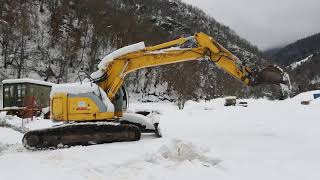 New Holland Excavator  - Awakening from hibernation | Gusjeničar bager - Buđenje iz zimskog sna