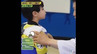 kim yohan hugged baby lee ro woon 🥺🐣#shorts #kimyohan #leerowoon #cutebaby