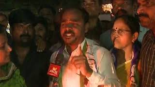 Visakha YSRCP Leaders \u0026 locals protests against TDP MLA Velagapudi Ramakrishna on 3 capitals issue