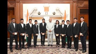 President Kovint meets students who scaled Mount Everest