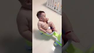 大哥你是懂享受的👍人类幼崽越养越上头 人类幼崽