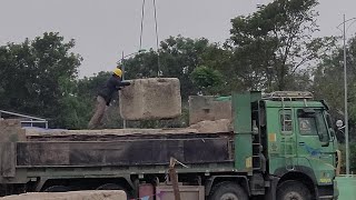 Super Crane Lifts Extremely Heavy Concrete Blocks Onto Trucks