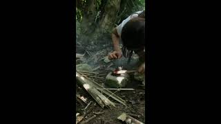 Survival Tips - Basic Quick Release Knots for Tarp Corner #Survival #bushcraft