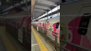 Hello Kitty Shinkansen ハローキティ新幹線到着シーン