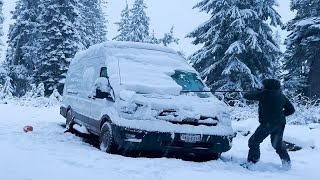 如果你正在失眠 不妨刷上一集解压的雪天露营