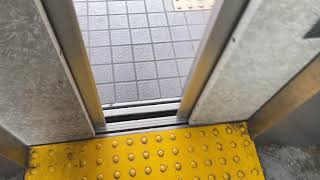 呉駅公園前交差点歩道橋エレベーター［１］(三菱)