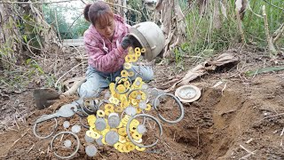 While digging for cassava in the garden, I found a mysterious treasure underground.