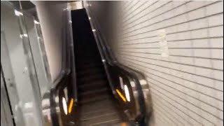 成田空港第ニターミナルP2駐車場ビルエスカレーターと動く歩道 _escalator and moving walkway Narita Airport Terminal 2 Japan