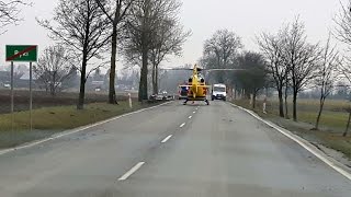 Ryki. Dachował samochód osobowy. Osoba była uwięziona pod pojazdem