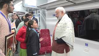 A young girl stuns PM Modi with a poem