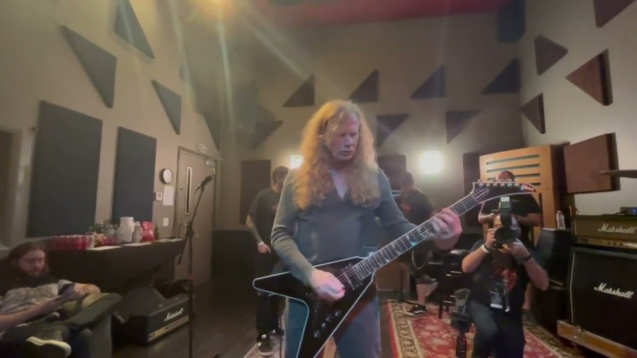 Dave Mustaine Explains How He Plays "Symphony Of Destruction ...