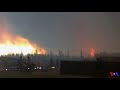 au canada les incendies vident la ville de fort mcmurray de ses habitants