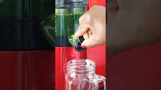 Heavy metal detox with Cilantro and Chlorella Juice #juicing #health #greenjuice #cleanse #short