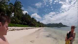 Pete ja Vesa aamu-uinnilla (Seychelles)