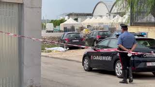 Uccide l’ex compagna a colpi di fucile, poi torna a casa e si impicca. La donna aveva 47 anni