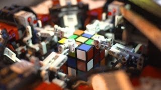 LEGO Robot breaks the Rubik's Cube World Record