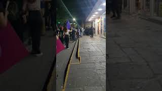 Causan destrozos en negocios durante marcha del 8M