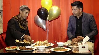 Yama Popal eating Chapli Kabab with his guest /  چپلی کباب خوری یما پوپل با مهمانش