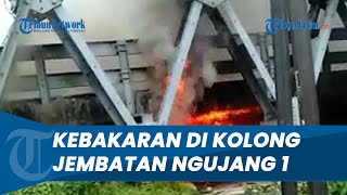 Api Berkobar dari Kolong Jembatan Ngujang 1 Tulungagung, Diduga ada yang Membakarnya