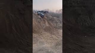 انقلاب تانك 300 اثناء التطعيس (لاحظ صلابه البدي) | Tank 300 accident