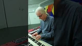 COOL 🎹 He mixes Jon Lord with Keith Emerson! ❤️🤘 #deeppurple #emersonlakeandpalmer #jonlord #hammond