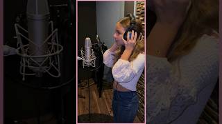 Valentina fait un petit tour dans le studio ❤️‍🩹