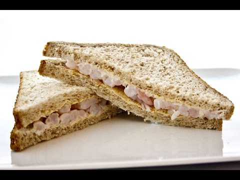 How to make a prawn mayonnaise sandwich How to make a prawn mayonnaise sandwich