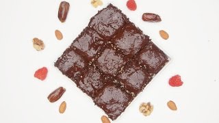 Protein-Packed Raw Fudge Brownies | GLOW