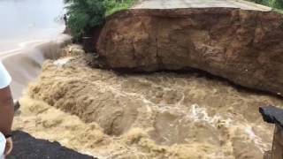 Em São Vicente, Açude estourou 12-04-2017!