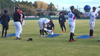 17.11.7　野手最後のアップ　ボール投げ３　ロッテ鴨川キャンプ