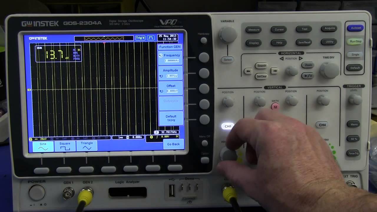 EEVblog #474 - GW Instek GDS-2000A Series Oscilloscope Unboxing & First ...