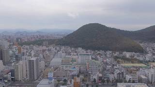 香川県庁展望室（香川県高松市番町）から見る（おそらく）峰山