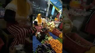 belanja sayur di pasar