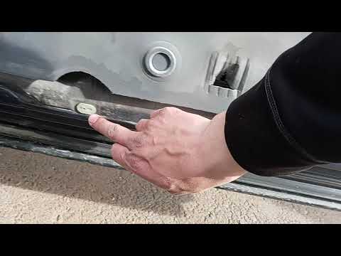 How do you turn off the door ajar on a 2002 Ford Explorer?