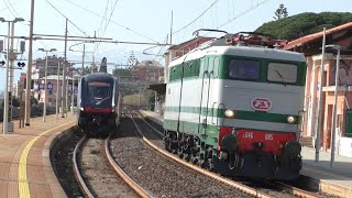 E646.085 di Fondazione FS in transito a Genova Nervi (doppia E652, IC ed altro)