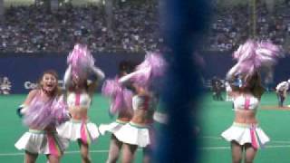 09/04/04　開幕横浜第2戦　５回のダンスタイム＠３塁側