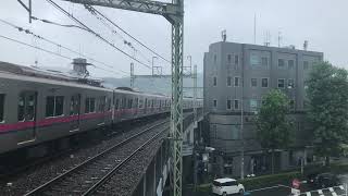 京王9000系　京王稲田堤駅発車