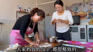 一回家就整硬伙食！新鲜羊肉馅，热乎饺子出锅，婆媳关系不好都难