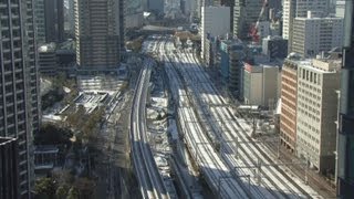 雪で転倒、けが人相次ぐ 首都圏、交通も混乱