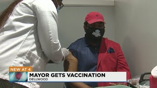 Dellwood mayor gets first COVID-19 vaccination