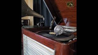 春日 八郎 ♪海から来た男♪ 1955年 78rpm record. HMV Model No 130（india）Gramophone