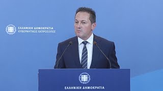 Δεν μειώνεται το αφορολόγητο, δεν κόβονται τα κοινωνικά επιδόματα