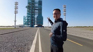 Shenzhou-14 crew arrive at the launch site, ready for the mission